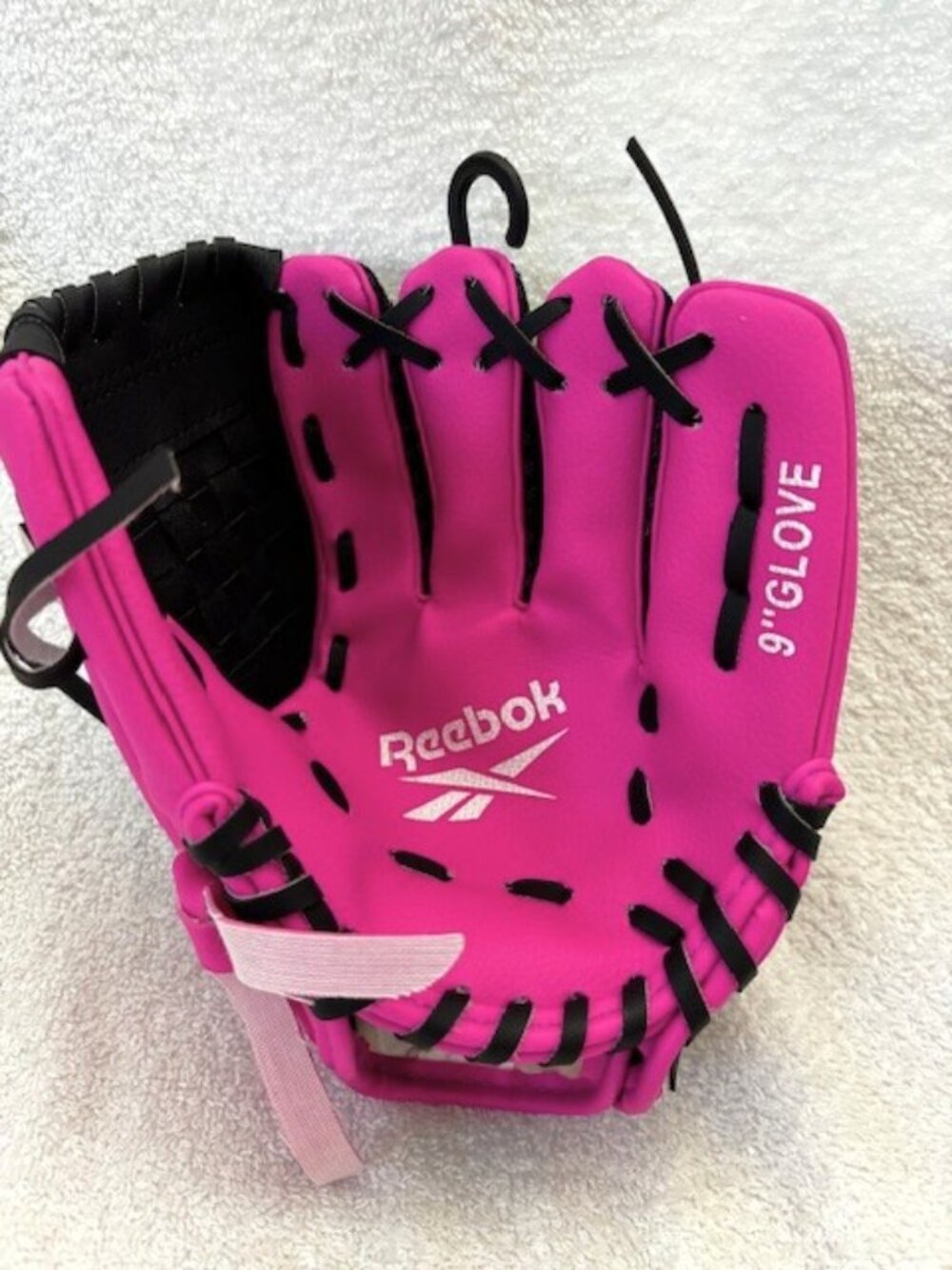 Reebok Pink Hot Pink 9" youth glove NWT